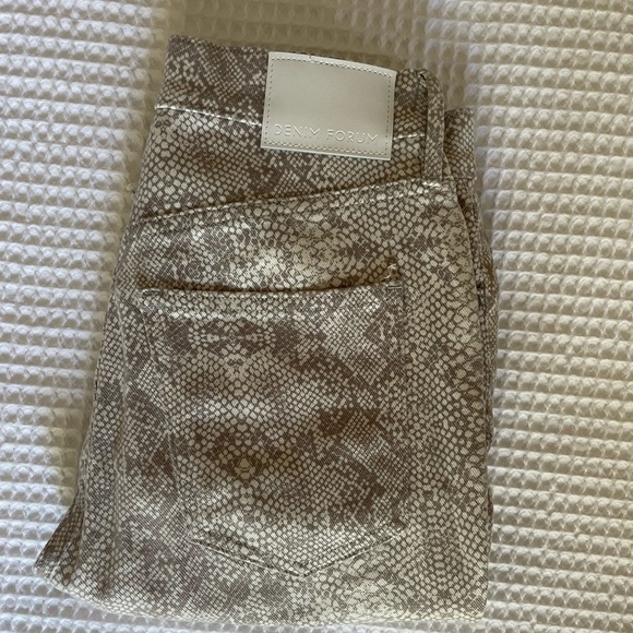 Denim Forum Lola Jeans - Picture 2 of 4